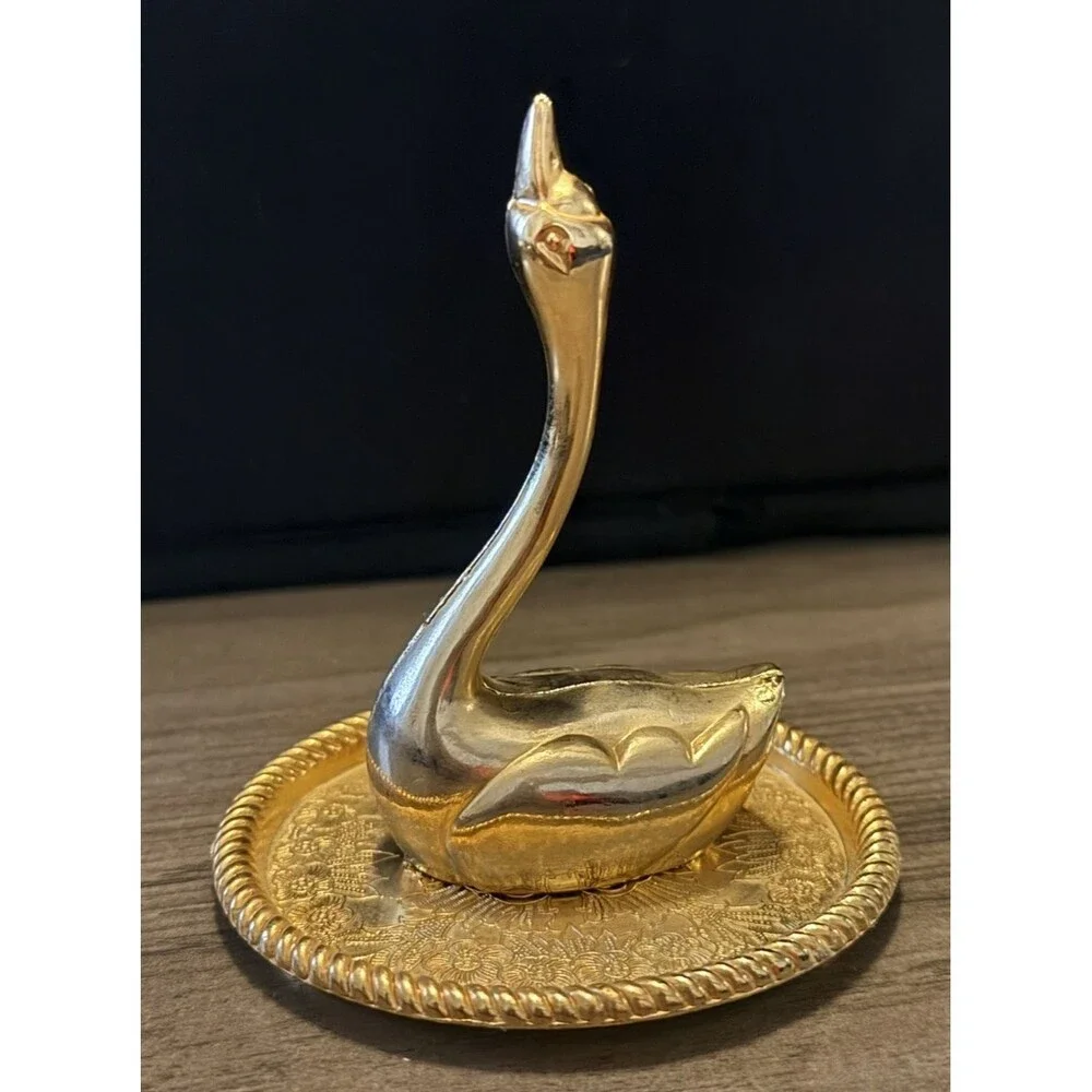 Unbranded vintage swan